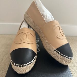 NWT CHANEL Espadrille Nude Black Leather Flats. Size 37.
